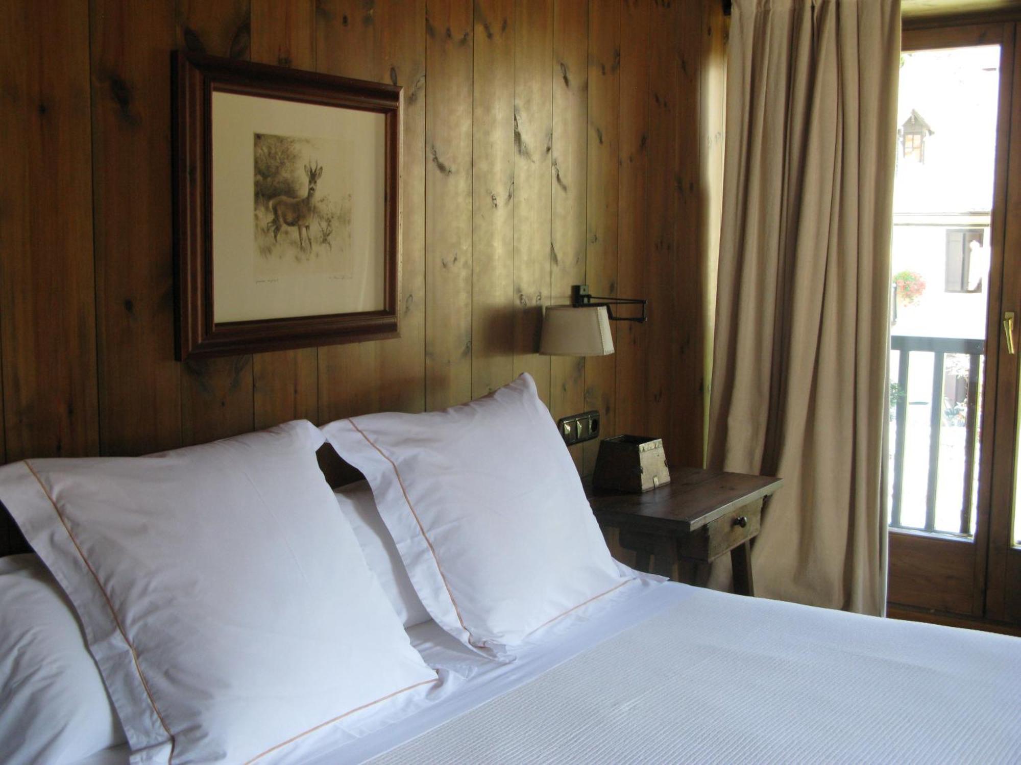 Hotel Besiberri Arties Zewnętrze zdjęcie