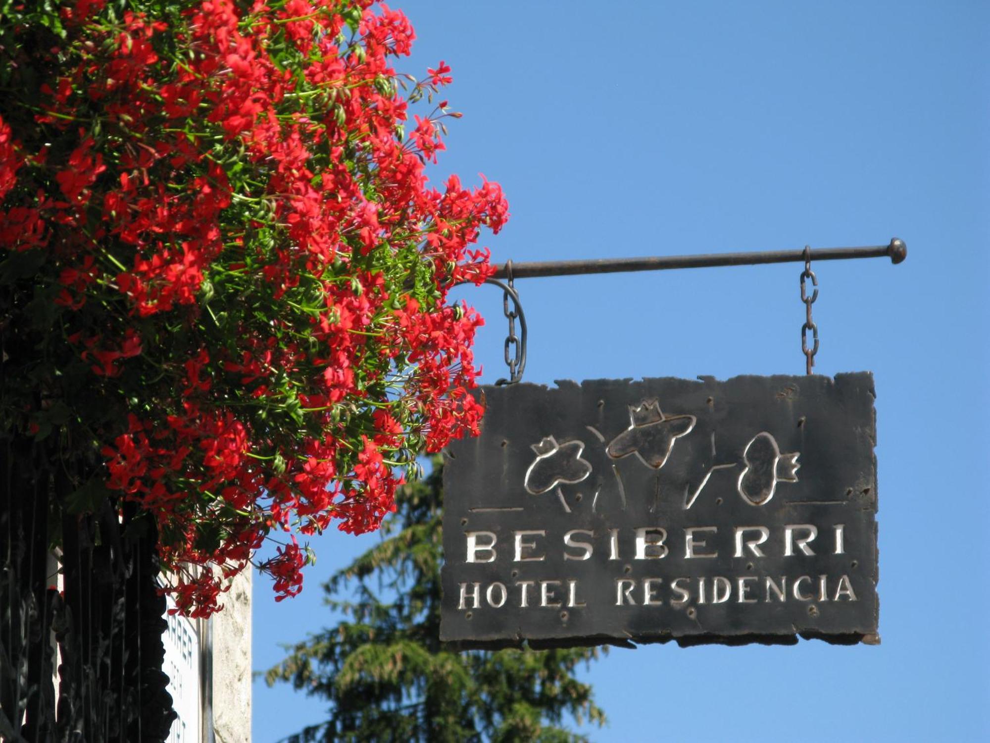 Hotel Besiberri Arties Zewnętrze zdjęcie